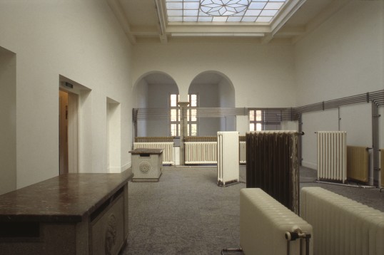 Michael Asher, Kunsthalle Bern, Bern, Switzerland, October 16–November 29, 1992, 1992. Courtesy the artist